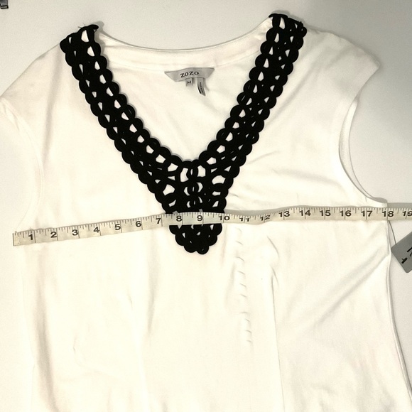 ZoZo White Sleeveless V Neck Top w/Black Decoration size Medium NWT - Picture 9 of 9